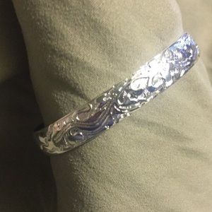 Silver fashion bracelet
